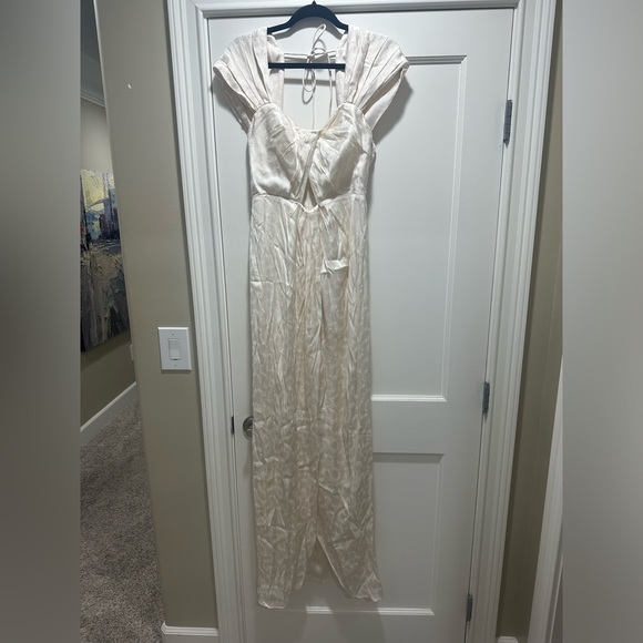 ❌SOLD❌Tularosa white maxi EUC medium revolve - Picture 2 of 5